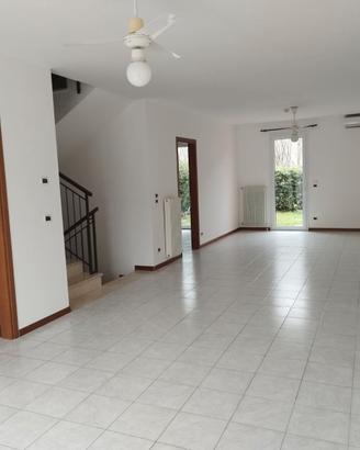 VILLA A SCHIERA DEL 2001