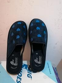 Pantofole blu con cuoricini n. 36