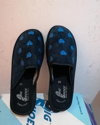 Pantofole blu con cuoricini n. 36