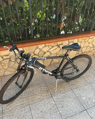 Mountain Bike B-Twin RockRider 300