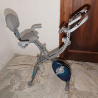 Cyclette con manubri elastici