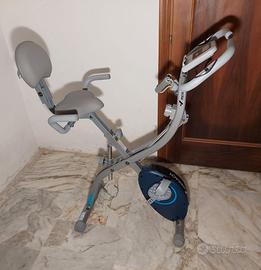 Cyclette con manubri elastici