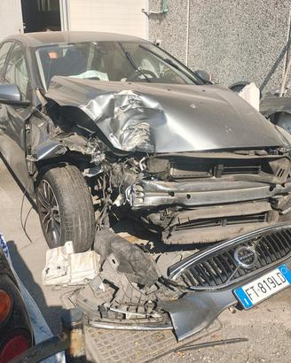 Volvo V40 D2 R-design E6 Manuale NEO 2018 Incident