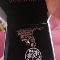 collana e ciondolo pandora