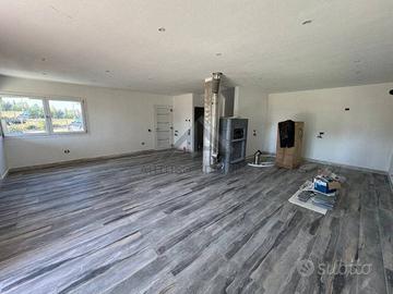 Villa di 217 m² con 4 locali e box auto doppio a C