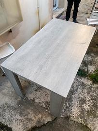 Tavolo in legno, grigio design minimal