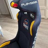 Scrivania, sedia da gioco, volante e pedali