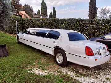 Lincoln limousine