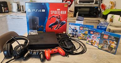PS4 PRO 1TB + 2 CONTROLLER + CUFFIE, BASE E GIOCHI