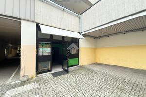 NEGOZIO A REGGIO NELL'EMILIA