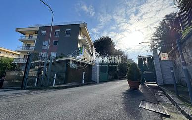 5 VANI + 2 ACC. CON TERRAZZO - BOX E POSTO AUTO