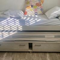 Doppio letto singolo con cassettiera