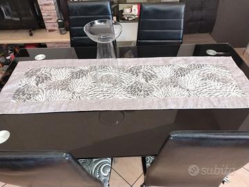 Tavolo in vetro fumé + 4 sedie grigie in similpell