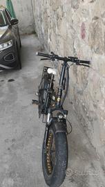 bici elettrica con batteria 