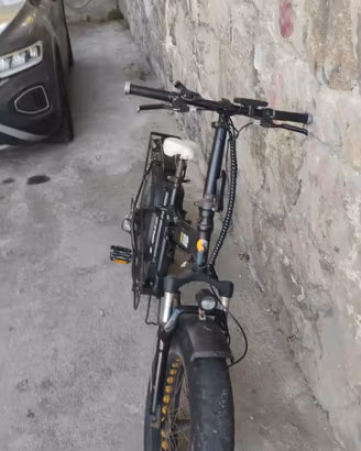 bici elettrica con batteria 