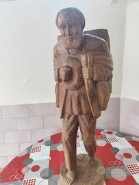 Statua intagliata in legno