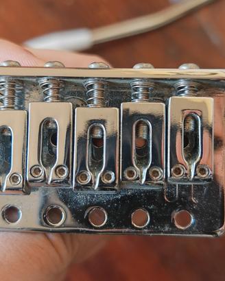 Ponte tremolo per chitarra elettrica