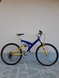 Bicicletta mountain bike 