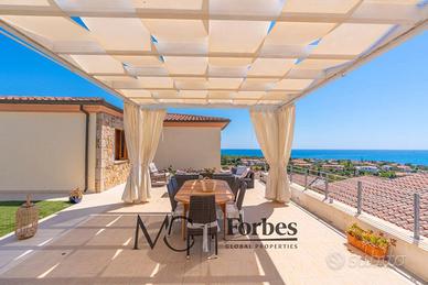 Siniscola | Elegante villa in pietra con affaccio