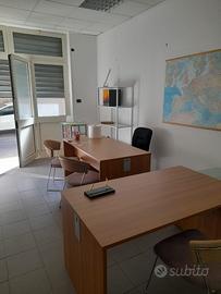 Arredamento da ufficio pari al nuovo