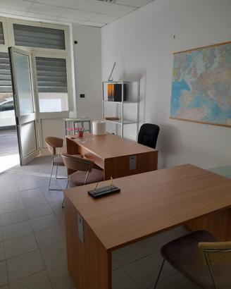 Arredamento da ufficio pari al nuovo