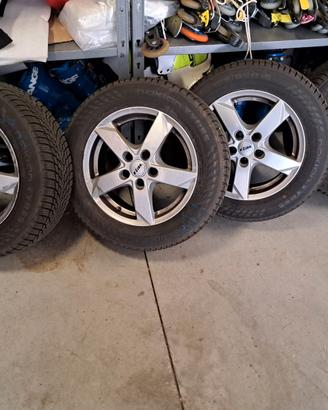 4gomme invernali+cerchi 185/65R15 nokian snowproof