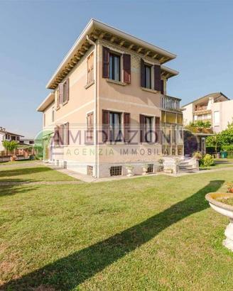 Villa di 180 m² con più di 5 locali a Mira