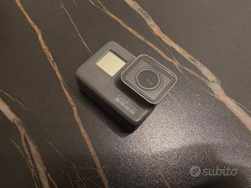 Gopro hero 5 black con scatola e accessori