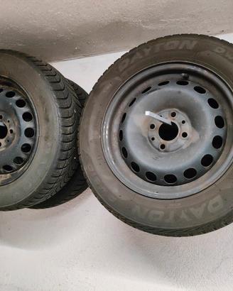 Pneumatici invernali 174/65/14 su cerchi Lancia y
