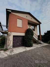 Villa di 180 m² con 4 locali e box auto a Lungavil
