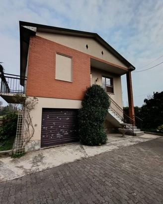 Villa di 180 m² con 4 locali e box auto a Lungavil