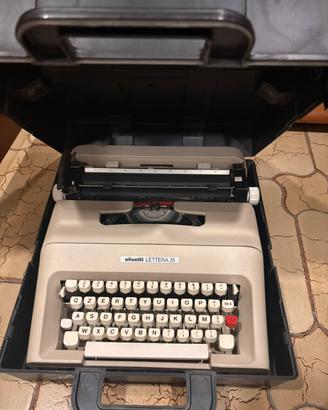 Macchina da scrivere OLIVETTI