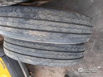 Coppia di pneumatici usati 10 22.5 Michelin
