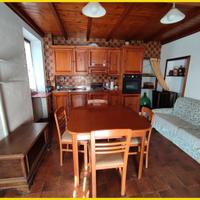 Comune di Ne: casa a schiera con giardino e terraz