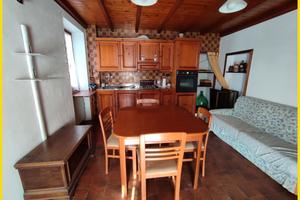 Comune di Ne: casa a schiera con giardino e terraz