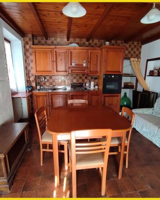 Comune di Ne: casa a schiera con giardino e terraz
