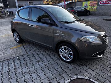 Lancia Ypsilon 1.2 69 CV 5 porte Platinum neopaten