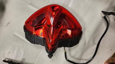 FANALE POSTERIORE ORIGINALE PER TRIUMPH SPEED TRIP