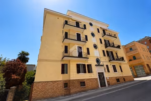 3 LOCALI A ANCONA