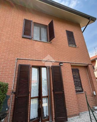 VILLA A SCHIERA A LIMBIATE