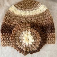 Cappello con fiore in 3D