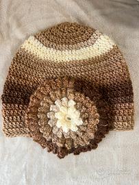 Cappello con fiore in 3D