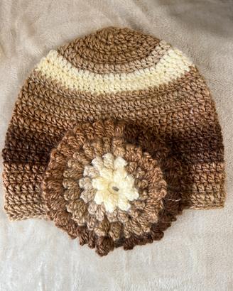 Cappello con fiore in 3D