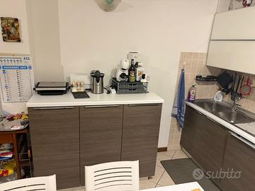 Cucina completa di elettrodomestici