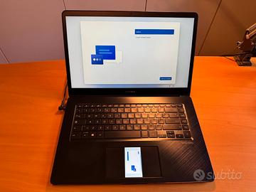 ASUS ZenBook Pro 15 UX580G i7 RAM16 SSD512 GPU4 GB