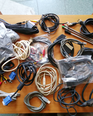 Cavi audio, video, computer, prese scart ecc
