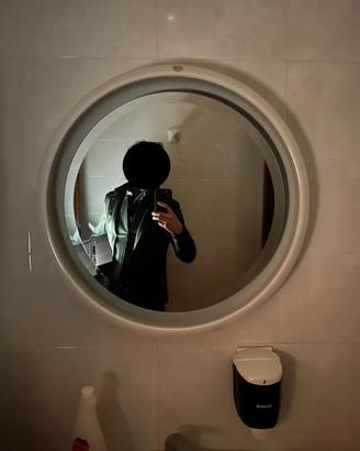 Specchio con luce integrata