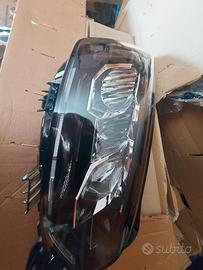 Faro anteriore Peugeot 208