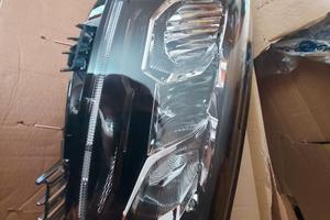 Faro anteriore Peugeot 208