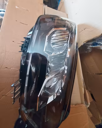 Faro anteriore Peugeot 208